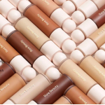 Тональна основа Rare Beauty Liquid Touch Weightless Foundation 200C