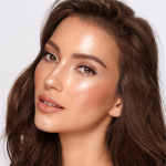 Кремовий хайлайтер Charlotte Tilbury Beauty Light Wand Spotlight