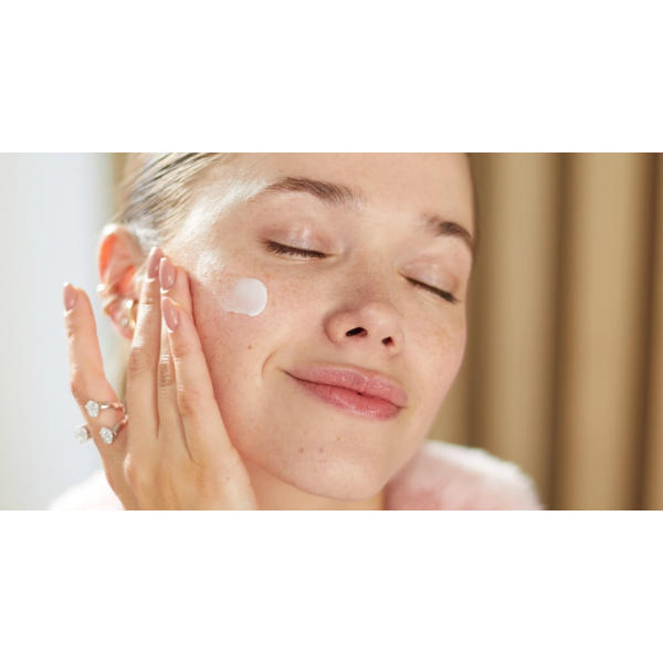Крем для сяйва шкіри обличчя Valmont LumiCream Glow-Enhancing 