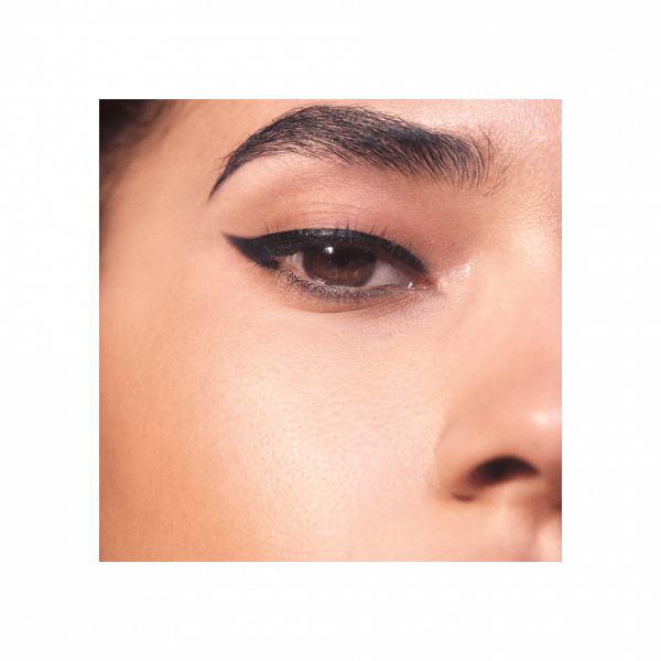 Кремовий олівець Victoria Beckham Beauty Satin Kajal Liner Black