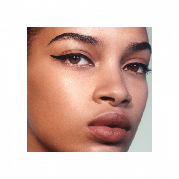 Кремовий олівець Victoria Beckham Beauty Satin Kajal Liner Black